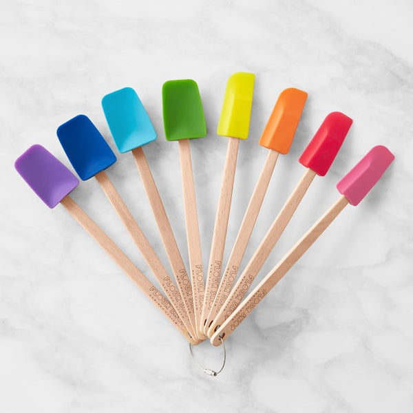 Set of 8 mini spatulas in 8 colors with silicone tops and wooden handels